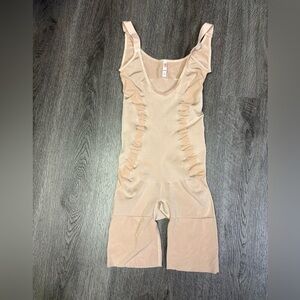 SPANX Star Power Lady Luxe Open-Bust Mid-Thigh Bodysuit Beige Size Medium